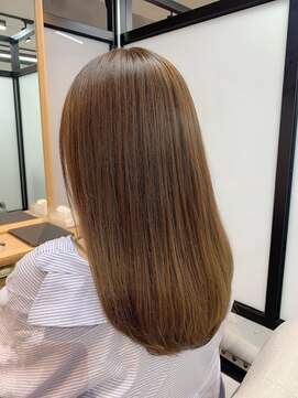 イーラ(era) 《era》美髪チャージ サイエンスアクア 艶ツヤストレート みわ