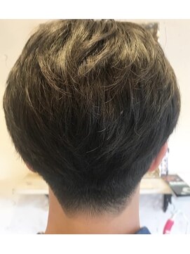 オレンチメンズヘアー(ORENCHI MEN'S HAIR) センターパートワンカールパーマ低め刈り上げローフェード