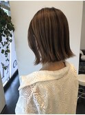 伸ばしかけの揃えたボブ