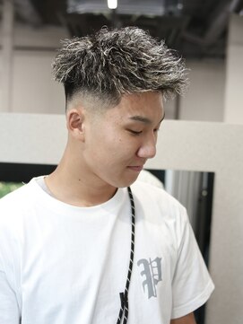 スラッシュ(SLASH) 短髪/フェード/スパイラルパーマ/ツイストスパイラル/姫路