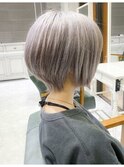 前下がりショートボブヘア　アッシュグレージュカラー