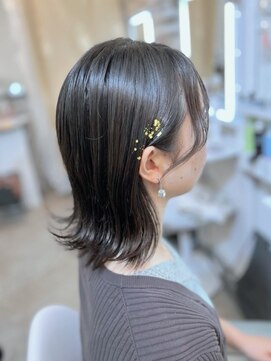 アトリエビューティーアミュ(atelier beauty AmU) お呼ばれ イベント 推し活 タイトヘア外ハネアレンジ ラメwax