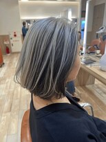 オリーブスバイネオリーブ(Olive's by neolive)&nbsp;イメチェン_ホワイトブロンド_外ハネボブ_美髪_ワイドバング