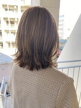 アトリエ フェム(atelier.fem) 【ミディアムレイヤー＊外はねくびれ】