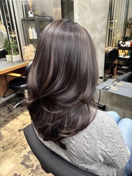 エッセンザ 梅田(ESSENZA) レイヤーカット/ハイライト