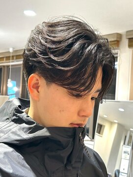 アイトーキョープラスシー 横浜(AI TOKYO+Sea) MEN’S横浜/センターパート/フェザーパーマ/毛流れパーマ/高島町