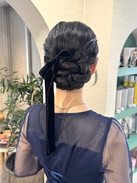 ユヌ(Une) 結婚式参列お呼ばれヘアセット/シニヨンヘア/アップスタイル
