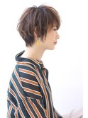 ことりベージュネイビーカラー毛先パーマ小顔ワンサイドショート