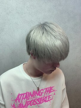 ヘアサロンM 新宿 韓国風マッシュ×ペールシルバー