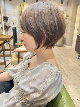 バース プレイス(BIRTH PLACE) もみあげ、襟足シュッと軽いショートボブ