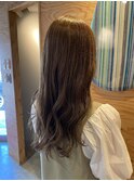 オリーブベージュ
