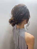 およばれヘア　アレンジ　結婚式　ルーズお団子アレンジ