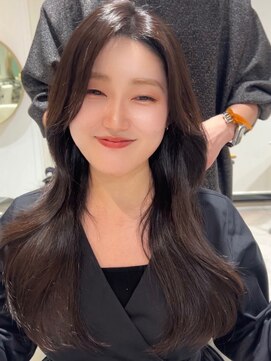 ティア(Tia.) （レイヤーカット/韓国ヘア/かきあげ前髪/小顔/おくれ毛）