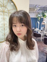 ピース トウキョウ(PEACE TOKYO)&nbsp;前髪ありで魅せる上品ミディアムスタイル