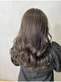 オリーブベージュ