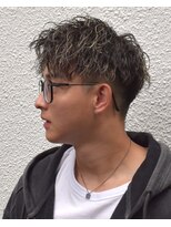 フリーク バーバーショップ 都島店(FREAK BARBER SHOP) 金メッシュ縦落ちツイストスパイラルパーマショートアップバング