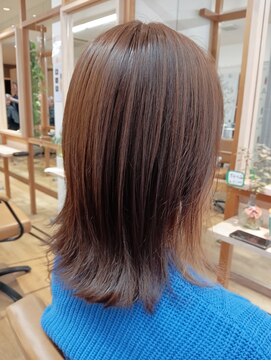 フューチャー(FUTURE) 外ハネミディアムヘア