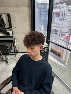 イーラ(era) スペインカールパーマ/メンズ/刈り上げ/眉毛/ツイスト