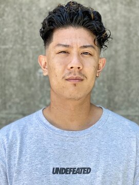 フランクスバーバー アンド ビアークラブ(FRANK'S BARBER and BEER CLUB) かき上げパーマスキンフェード