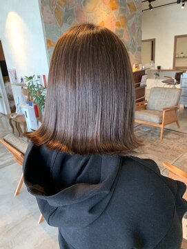 ディードア ヘア ヴィジョン(Ddoor hair vision) 外ハネミディ