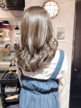 ロンド ルージュ 銀座店(Lond rouge) くすんだベージュが可愛い