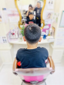 美容室 ティンカーベル 刈り上げショート