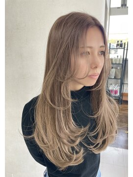 ミスラグジュアリー(Miss Luxury) レイヤーカット+ミルクティーベージュ