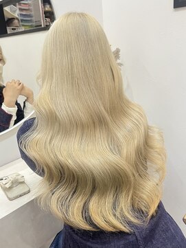 ラビス クローバー(Lovis clover) ホワイトブロンド/ブリーチカラー/透明感