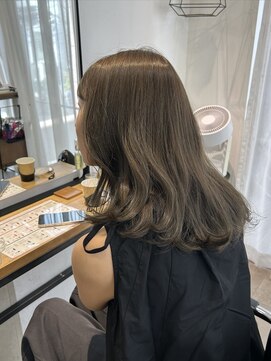 ロマリア(Lomalia) ブリーチなしオリーブグレージュ