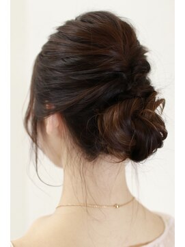 ミリュウ(Milieu) パーティーヘアアレンジ　シニヨンスタイル