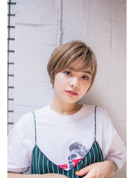 ピズム(PISM) 耳かけカジュアルイメチェンショート/フォギーベージュ