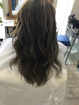 スマイリーヘアービーチ(Smiley Hair Beach) ロング3Dオリーブアッシュ