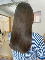 ハニーシブヤ(HONEY shibuya)&nbsp;透明感赤み消しオリーブベージュ大人かわいいワンレンロング