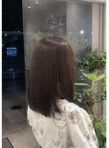 透明感のあるオリーブグレージュ
