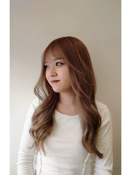 ゼル ビッグアイ(ZELE) 顔周りレイヤーロングスタイル