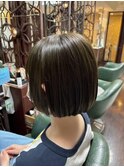 きりっぱなしボブ×オリーブカラー