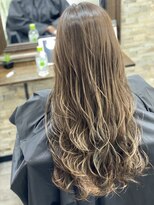 アトリエナガノ(atelier nagano)&nbsp;ニュアンスカラー/センターパート/ツヤ髪スタイル/ブルージュ