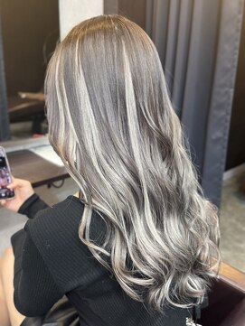 キラ(KIRA) グレーカラー×シールエクステ