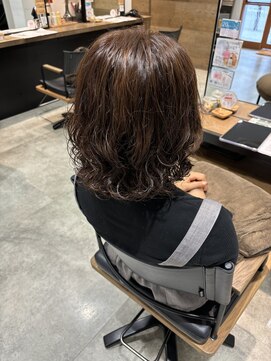 ビヨウシツ ポスタ コテ巻き風ボブパーマ 野方理恵子