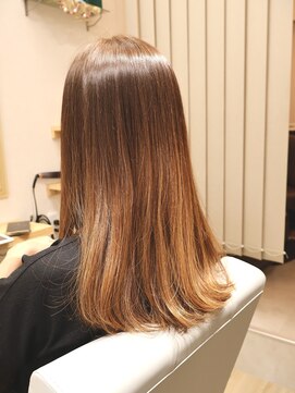 ワンアンドオンリー(One And Only) 艶髪トリートメントナチュラルストレートロングヘアベージュ