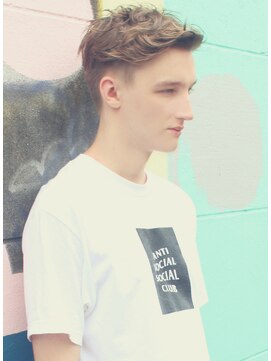 ワースホワイル(WORTH WHILE) 刈り上げセンターパートサーフカール波巻きツイストスパイラル