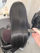 トッカ 茨木(tocca) 【tocca茨木 篠原】ピンピンにならない柔らかく自然な縮毛矯正