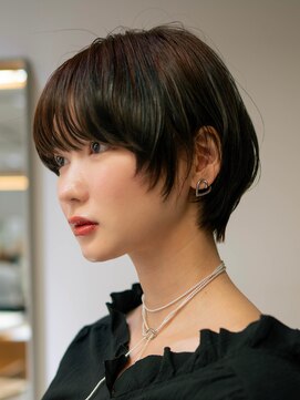 サーカス バイ ビュートリアム 青山(CIRCUS by BEAUTRIUM) 小顔見え大人ショート×丸みショート｜黒髪・前髪あり
