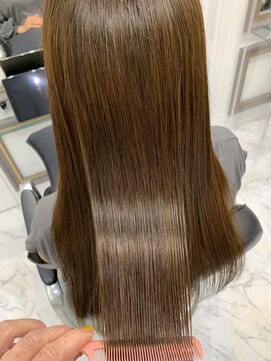 エスカーラ 表参道(THE ESCALA) オリジナル最上級髪質改善トリートメント【タビラマユミ】