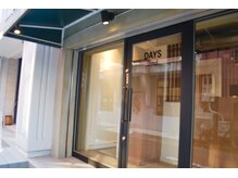 デイズ セカンド バイ エイト(DAYS 2nd by EIGHT)の雰囲気（路面店の一面ガラス張りおしゃれな外観☆）