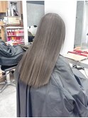 グレージュカラー/ホワイトカラー/レイヤーカット/顔周り/新宿
