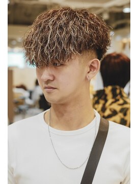 ルーストデラックス 京都河原町三条(ROOST dx) MEN’S/リバースセンターパート/ニュアンスパーマ/河原町