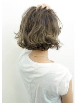 トルネード(TORNADO) 外国人風ボブ ハイライトバレイヤージュグラデ グレージュ