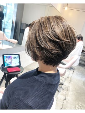 ブリーチ(bleach) こなれ感ボショートボブ