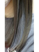 フリーランスシェアサロン ハウオリ(FREELANCE SHARESALON hau'oli)&nbsp;【HAZUKI STYLE】インナーカラー×ネイビー☆